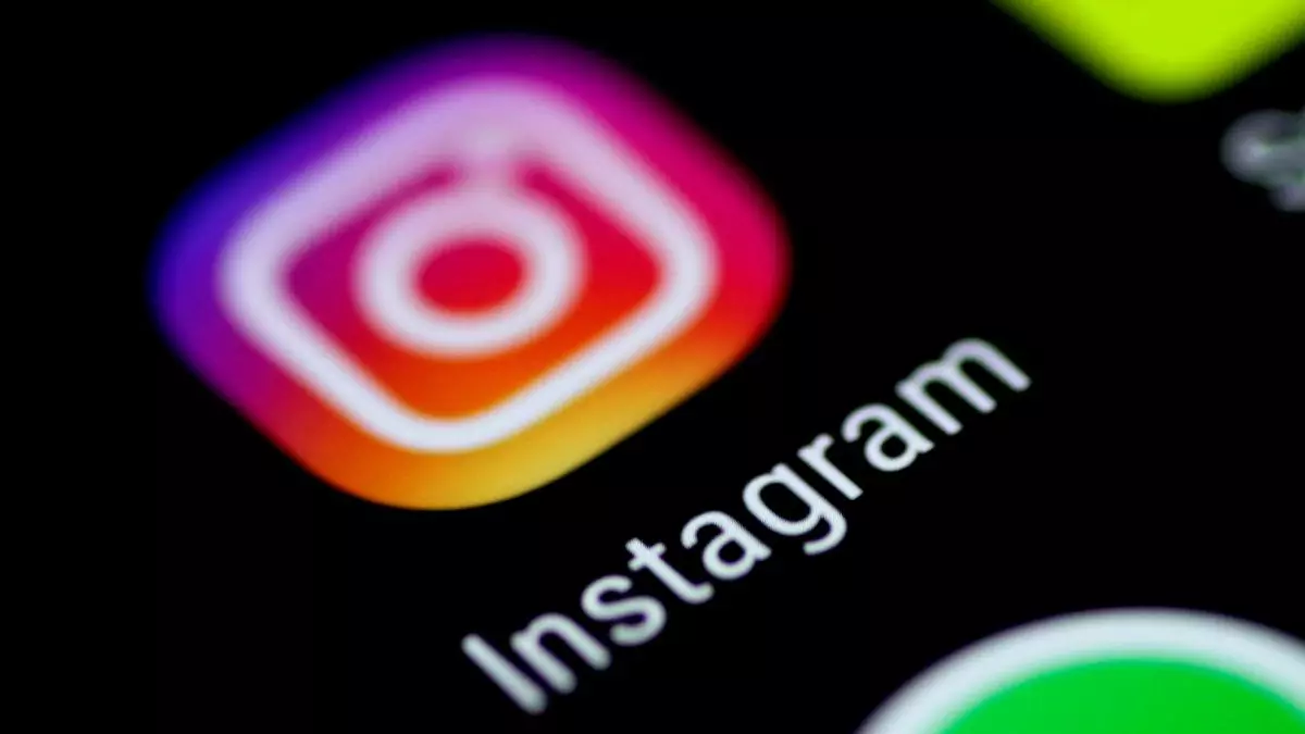 Multiple Videos to Your Instagram Story